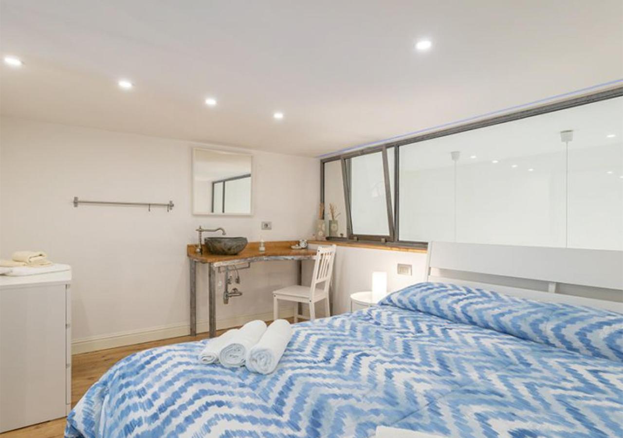 Rooftop Guesthouse เนเปิลส์ ภายนอก รูปภาพ